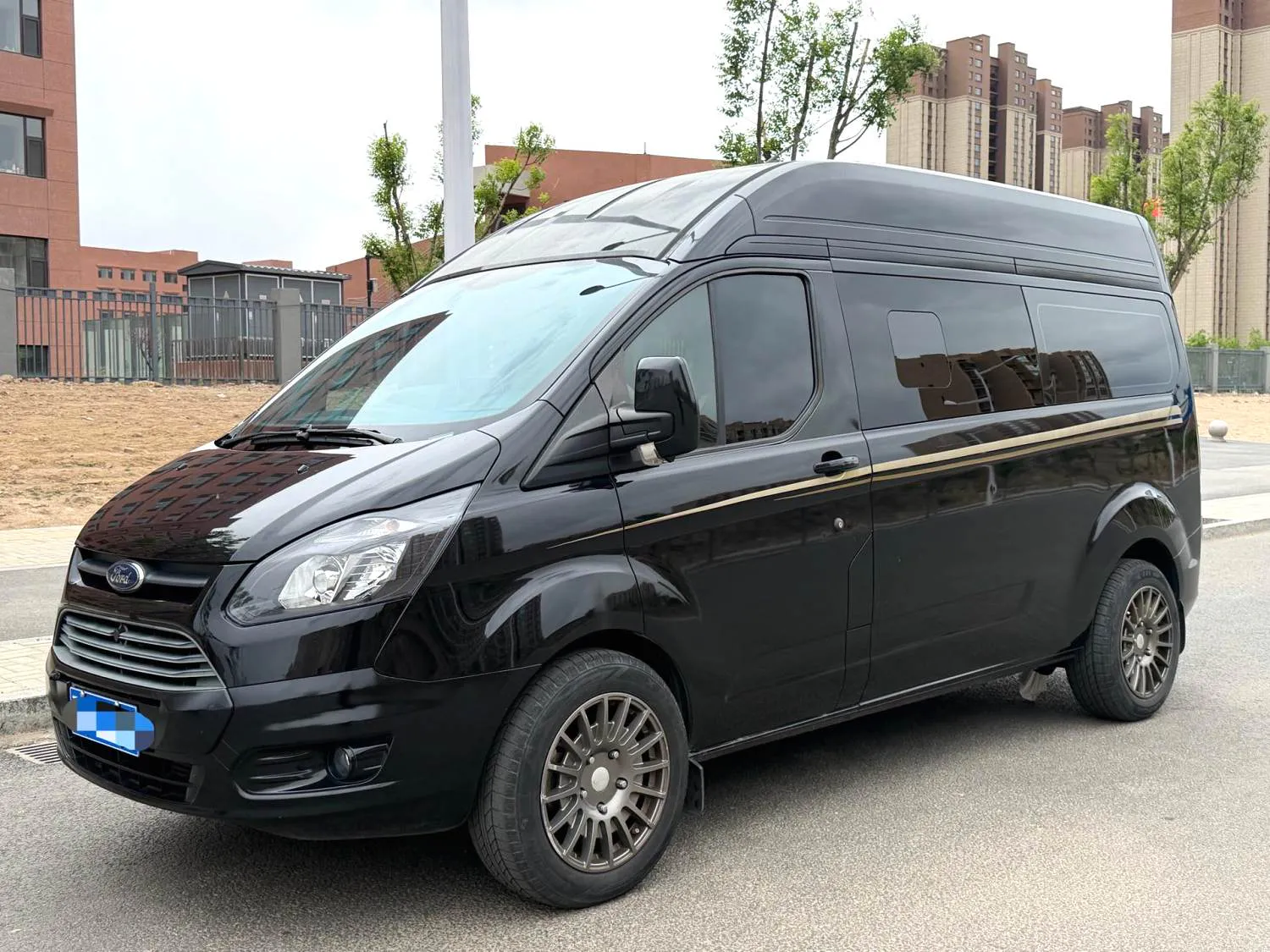 Ford Ford New Transit — أسود