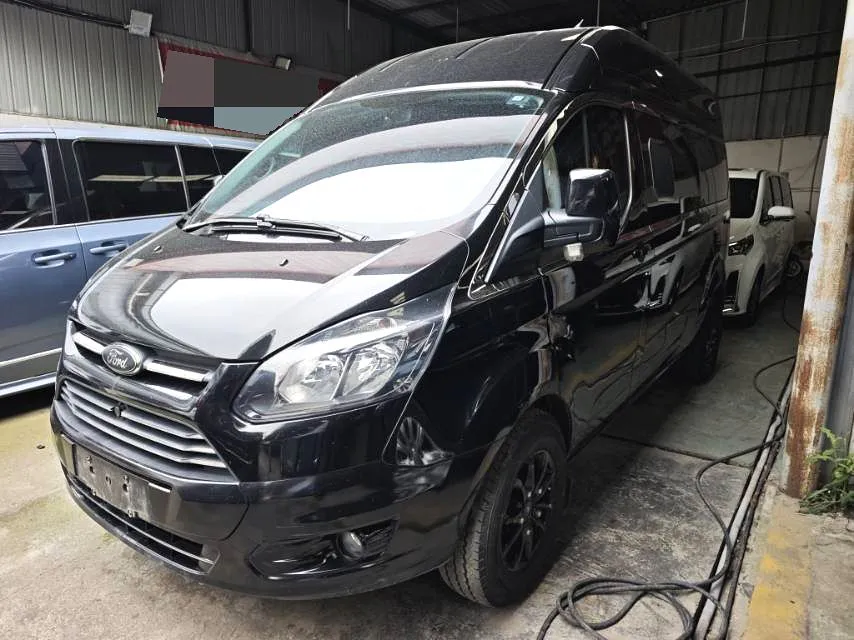 Ford Ford New Transit — أسود