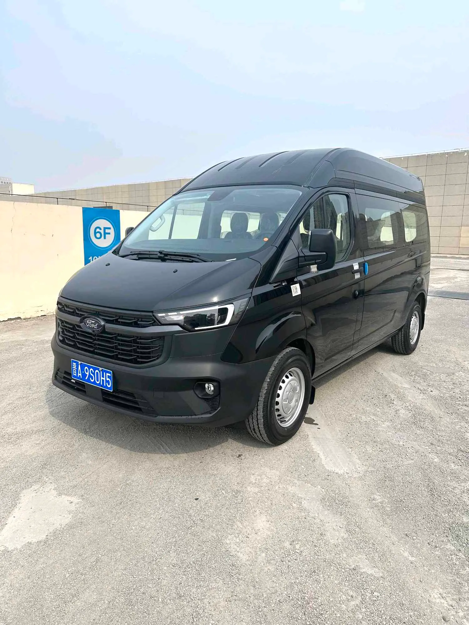 Ford Ford New Transit — Чёрный
