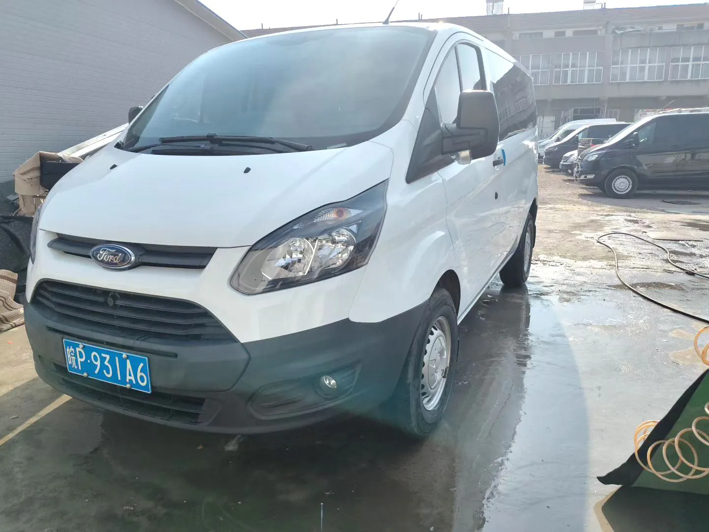 Ford Ford New Transit — أبيض