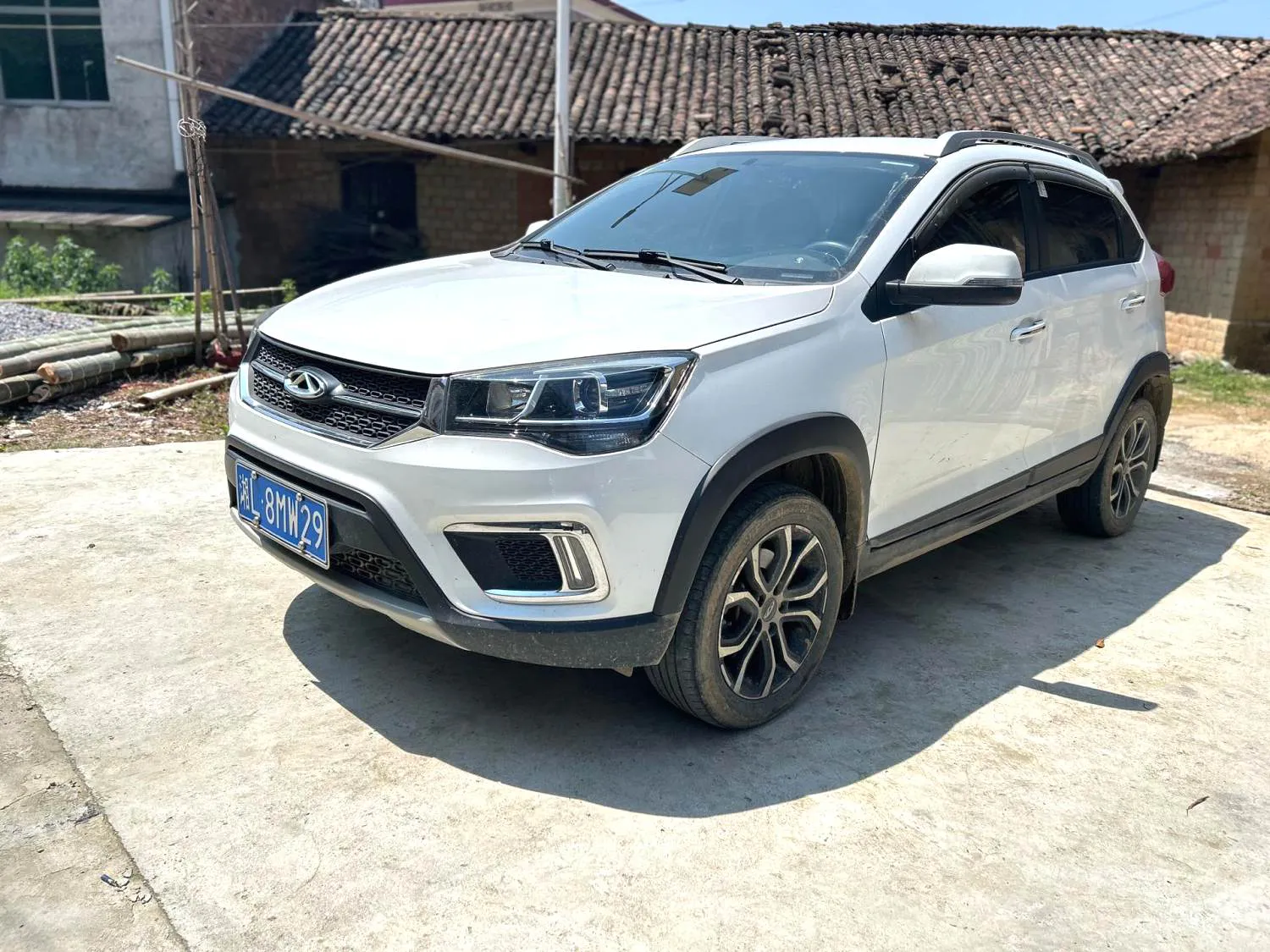 Chery Chery Tiggo 3x — Белый