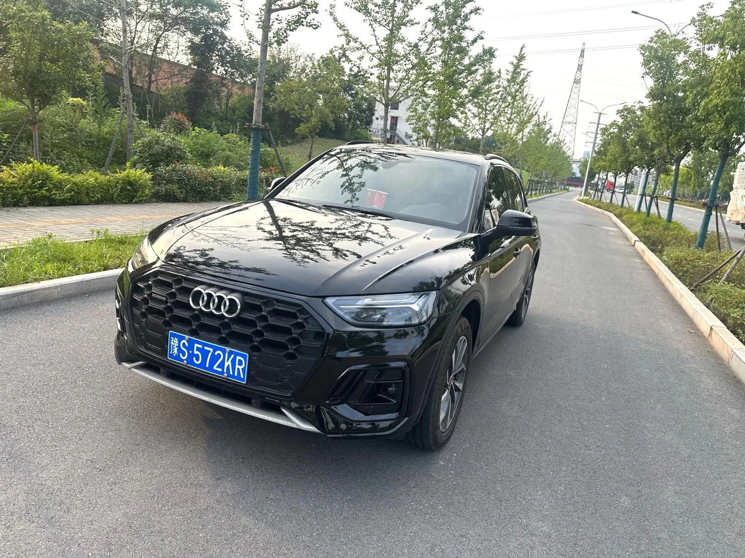Audi Audi Q5L — أسود