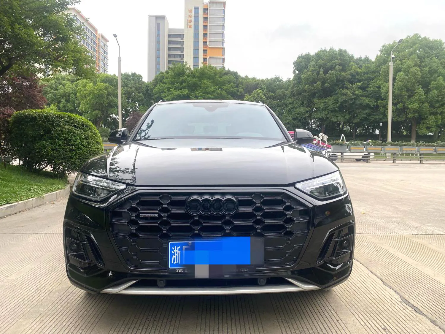 Audi Q5L 2023 Q5L 2.0 TFSI 40 TFSI Ice and Snow Sports Edition — Voir la photo 2
