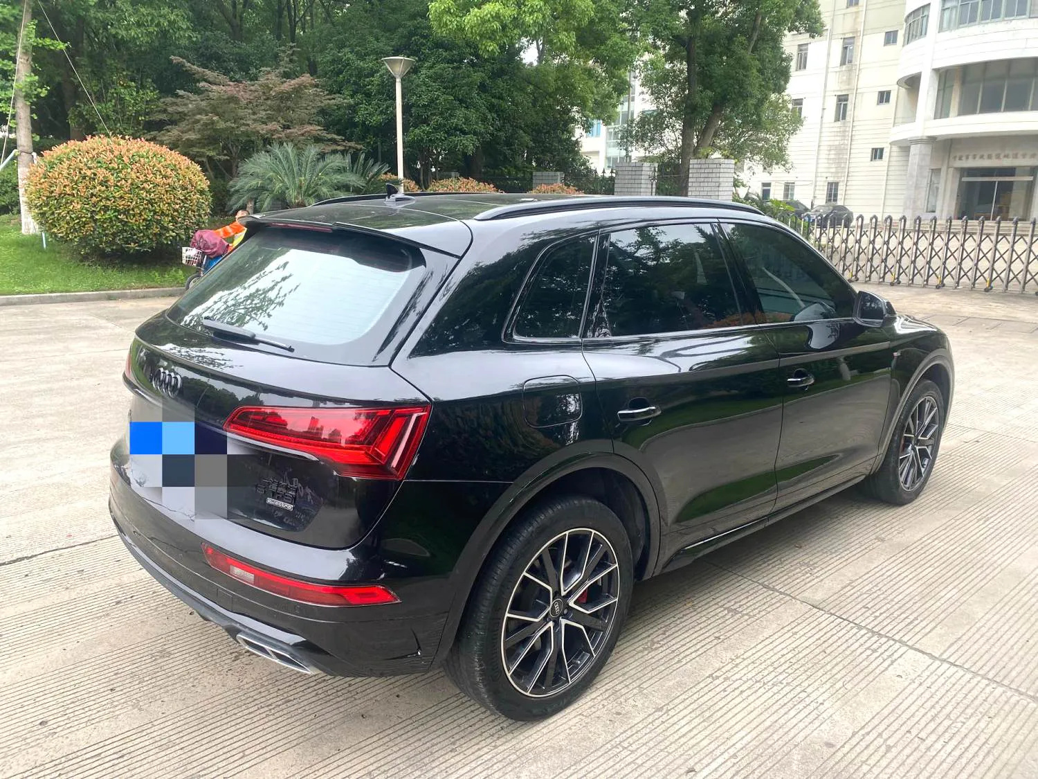 Audi Q5L 2023 Q5L 2.0 TFSI 40 TFSI Ice and Snow Sports Edition — Voir la photo 4