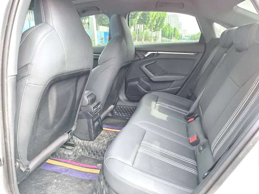 Audi A3 2024 A3L Limousine 1.4 TFSI 35 TFSI Fashion Sport Version — Voir la photo 6