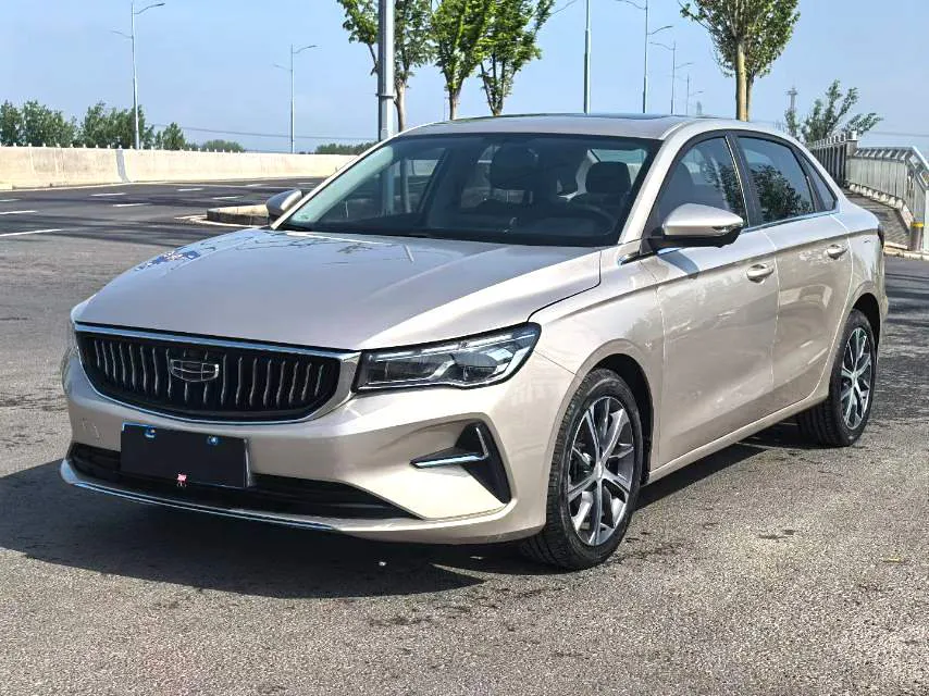 Geely Geely Emgrand — Золотистый