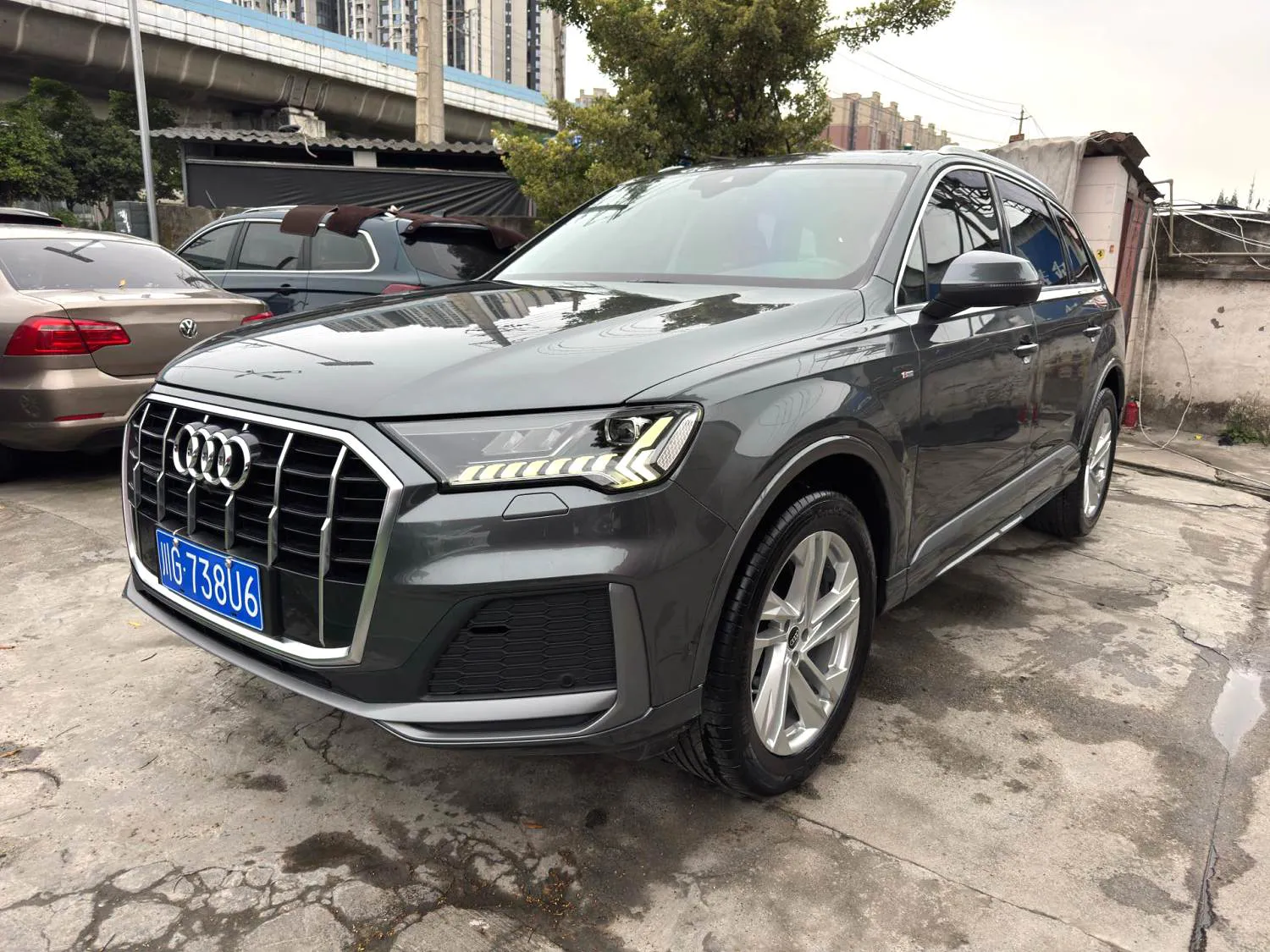 Audi Audi Q7 (Imported) — Gray
