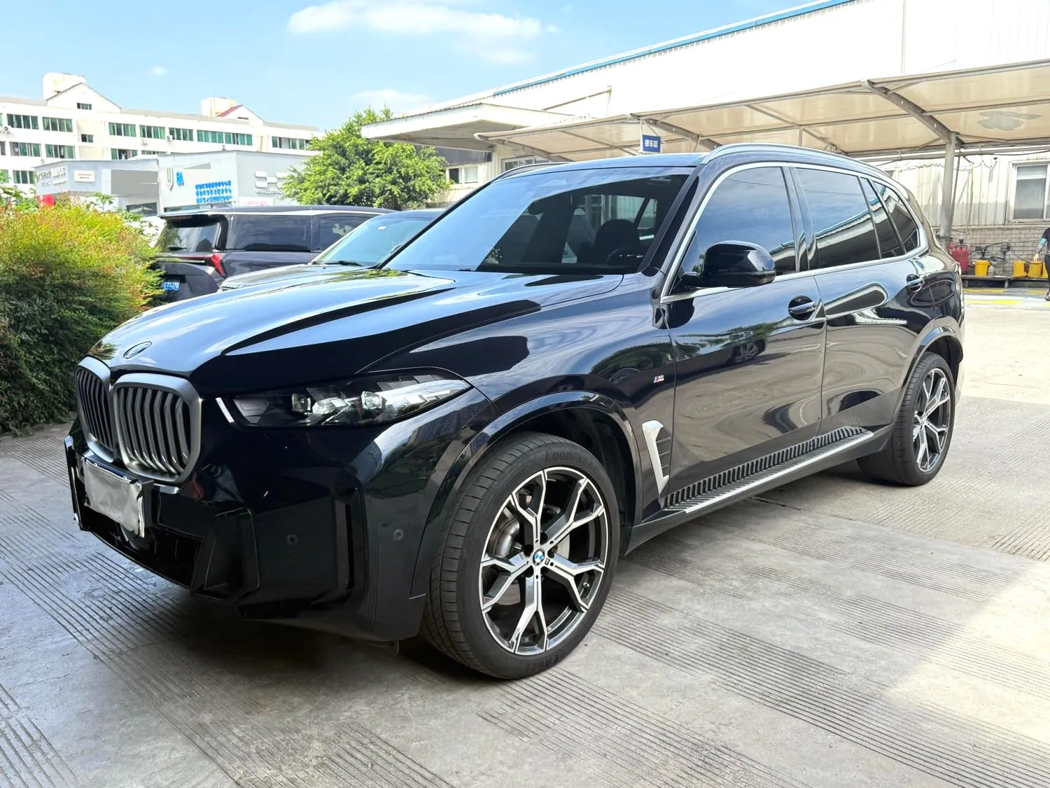 BMW X5 2023 X5 xDrive30Li 48V 2.0T Luxury Edition M Sport Package — photo 1