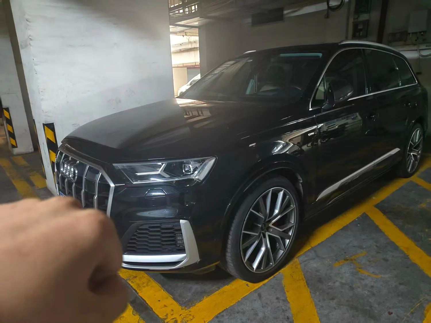 Audi Audi Q7 (Imported) — أسود