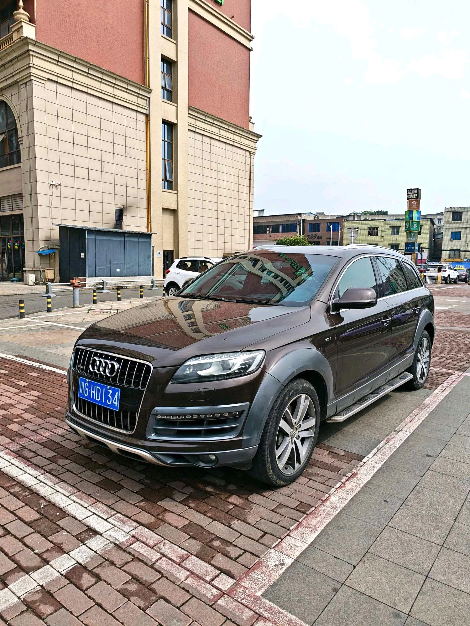 Audi Audi Q7 (Imported) — بني