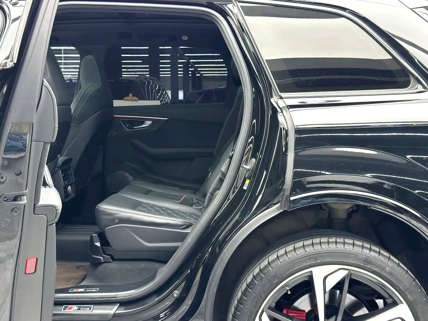 Audi Q7 (Imported) 2024 SQ7 4.0 TFSI Night Knight Edition — Ver foto 3