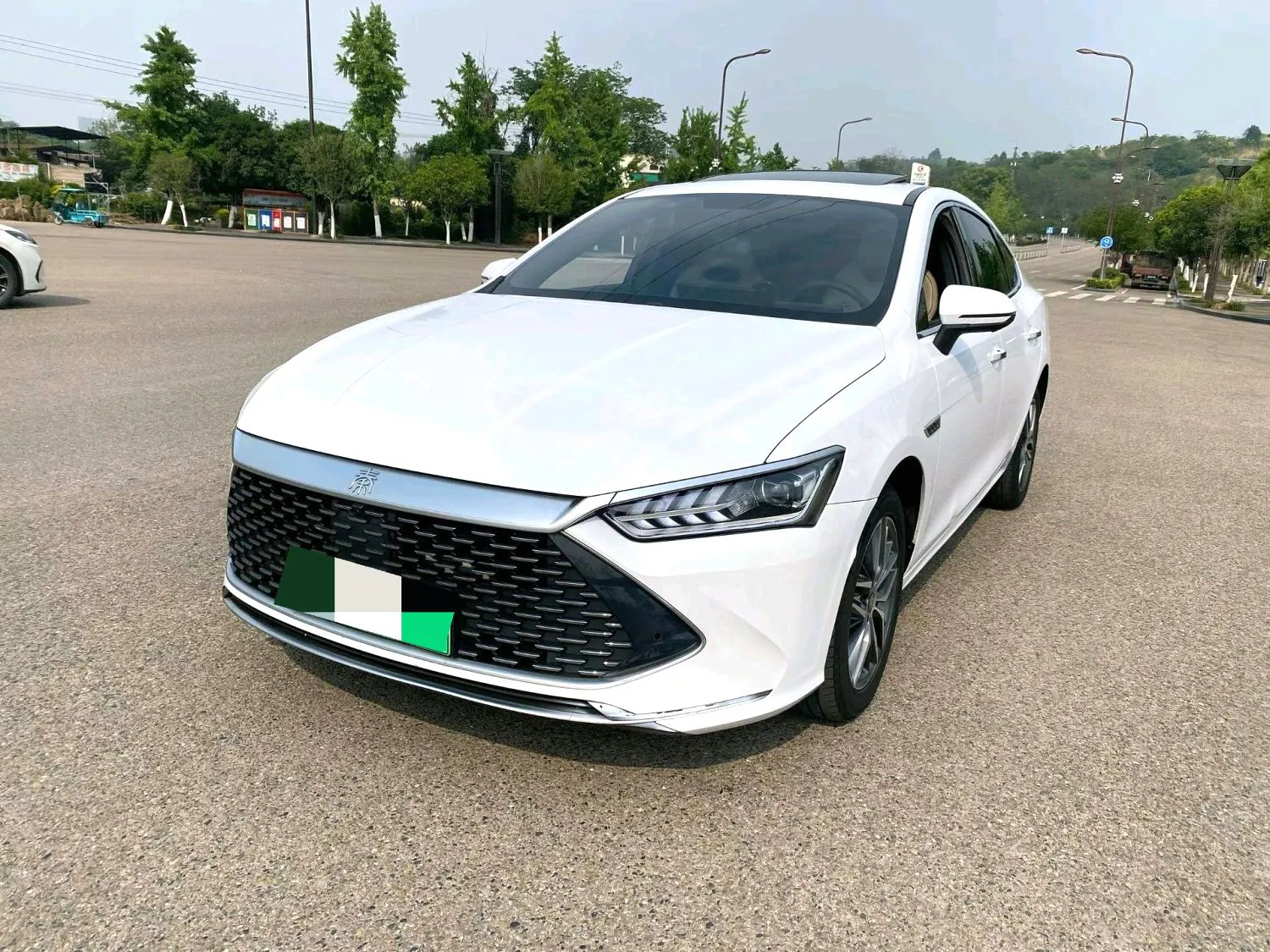 BYD BYD Qin PLUS — أبيض