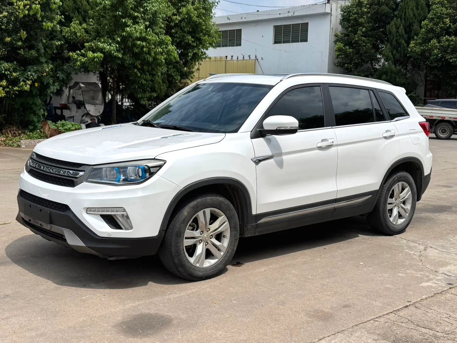 Changan Changan CS75 — أبيض