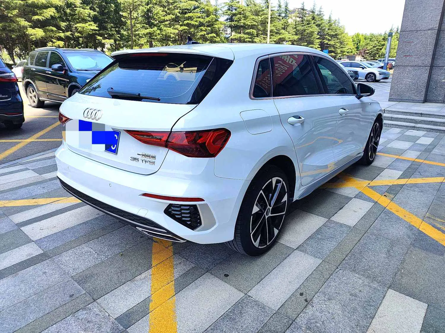 Audi A3 2023 A3 Sportback 1.4 TFSI 35 TFSI Fashion Sport (facelift) — عرض الصورة 3