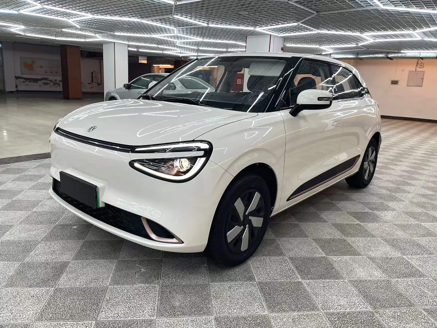 Dongfeng Dongfeng Nano 01 — Beige