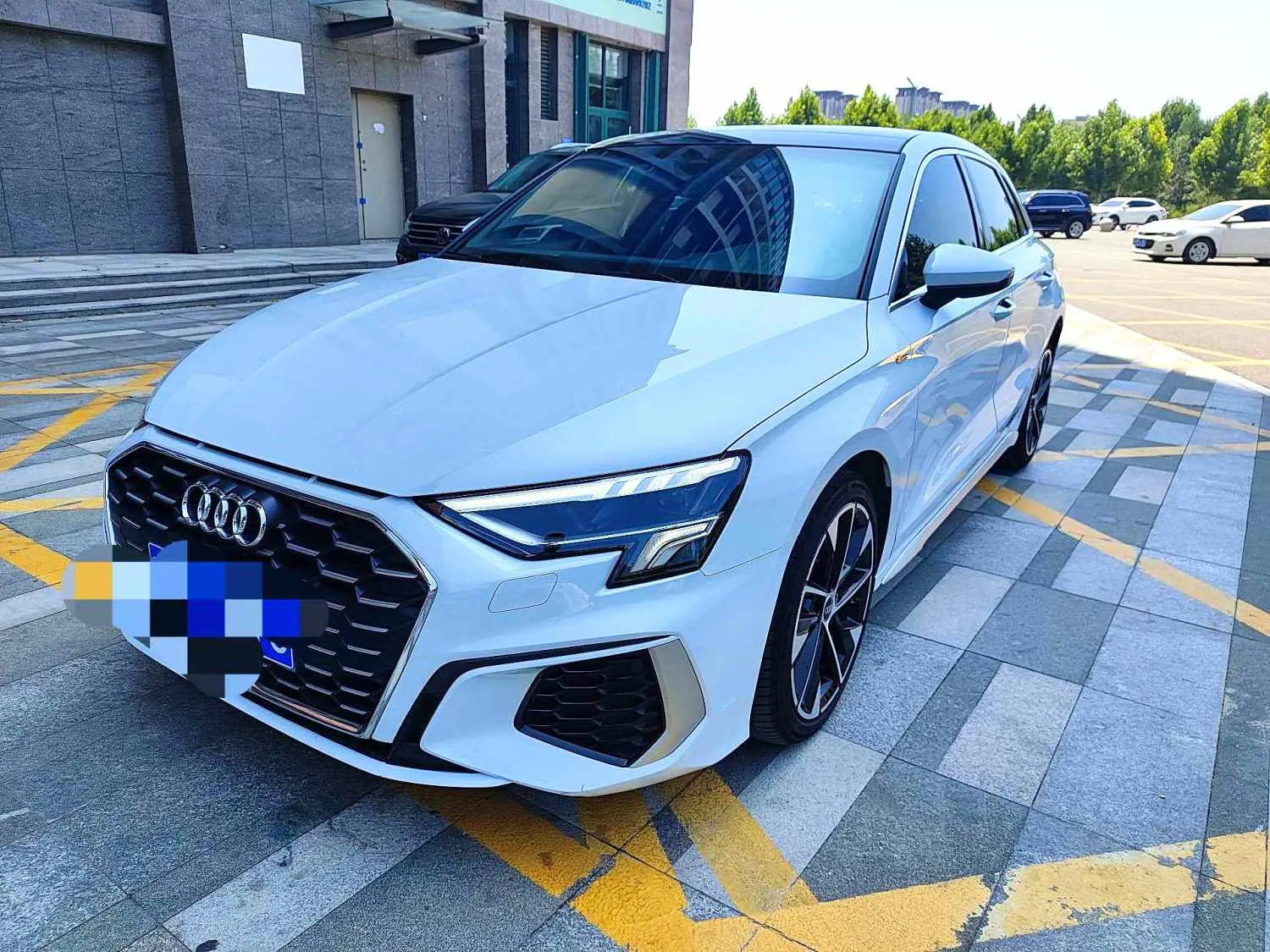 Audi Audi A3 — أبيض