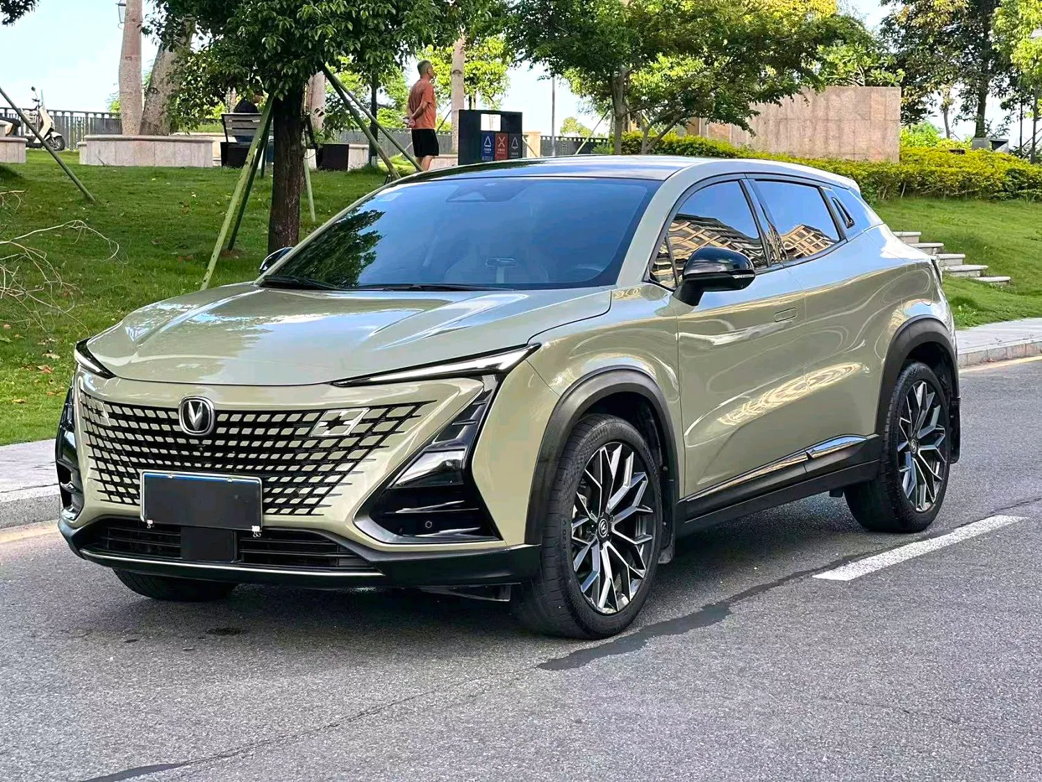 Changan Changan UNI-T — Dourado