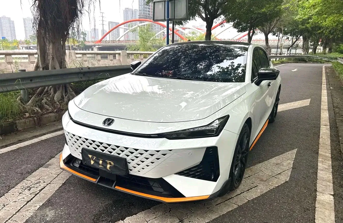 Changan Changan UNI-V — Blanc