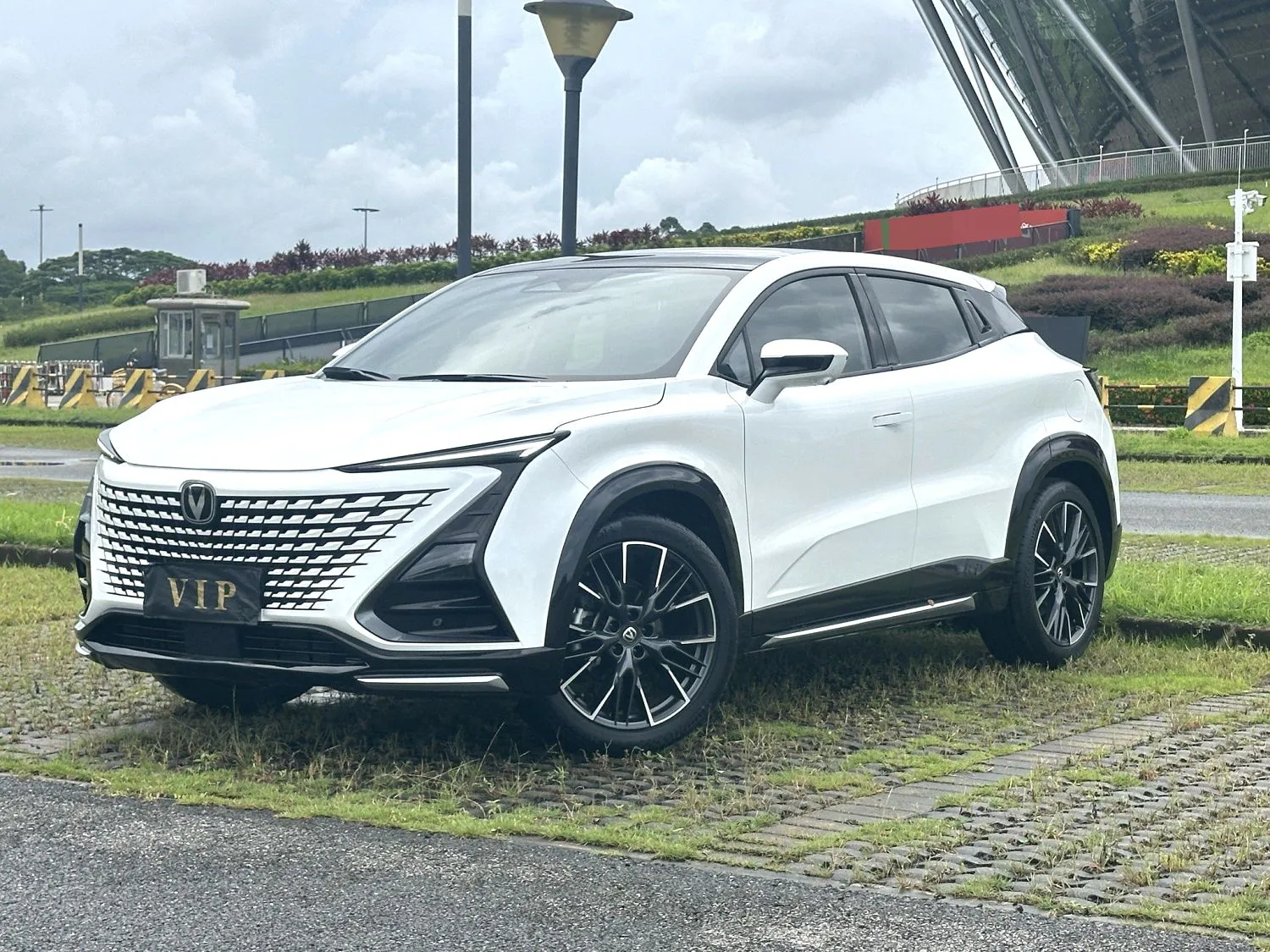 Changan UNI-T 2023 UNI-T 1.5T Prestige — photo 1