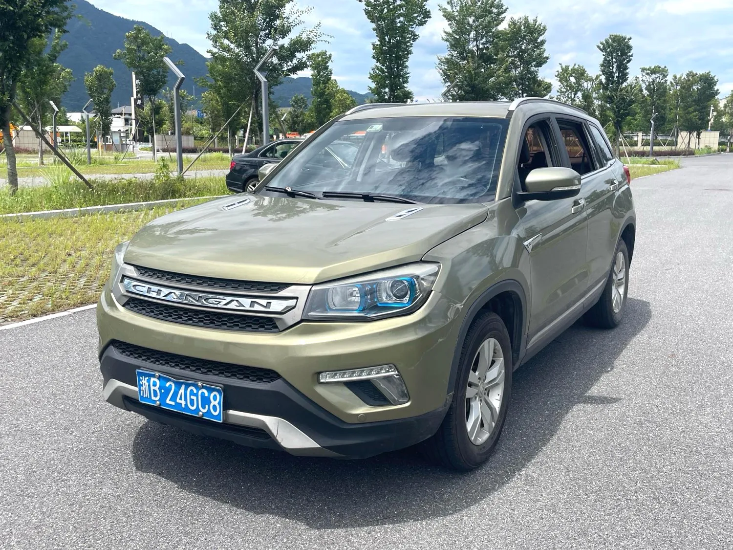 Changan Changan CS75 — أخضر