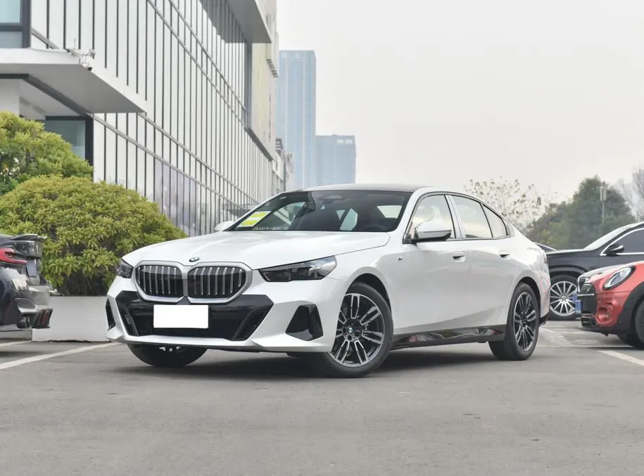 BMW BMW 5 Series — sedan