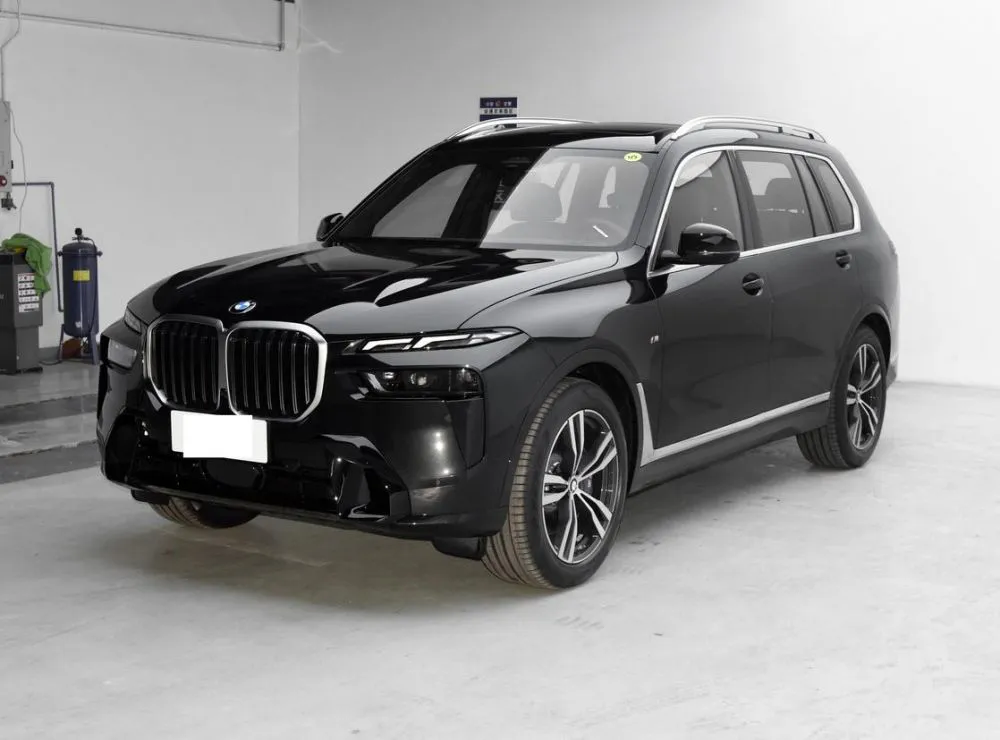 BMW BMW X7 — suv