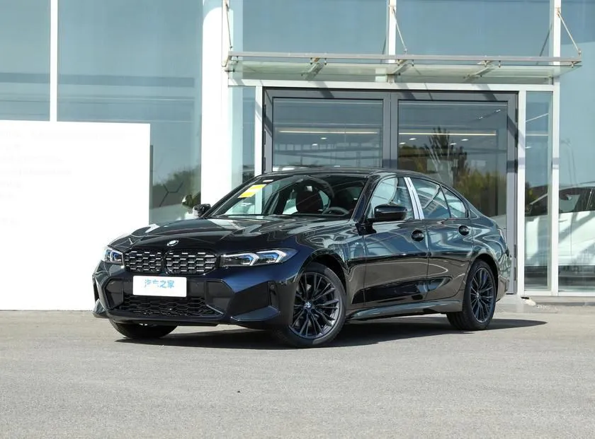 BMW 3 Series 3 Series 2024 330i M Sport Night Package — photo 1