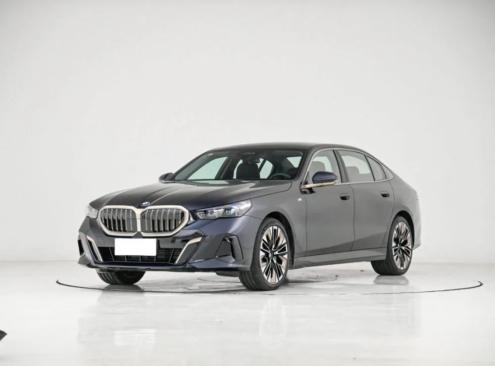 BMW BMW 5 Series — sedan