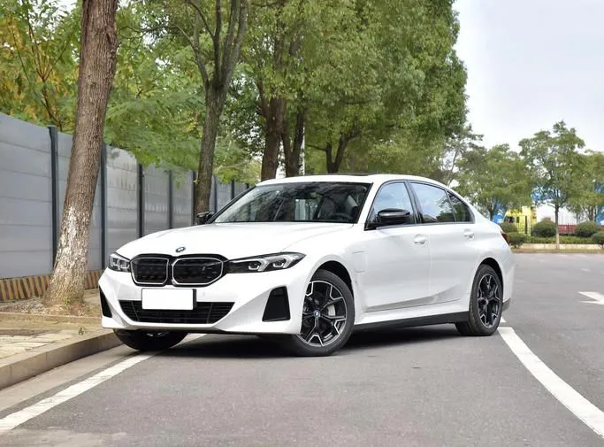 BMW i3 i3 2024 eDrive 40 L Night Package — photo 1
