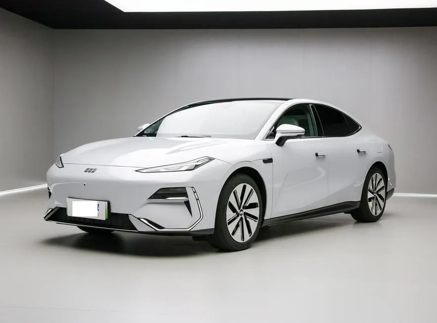 Geely Galaxy E8 GalaxyE8 2024 665km Rear-drive Starship Smart Driving Edition — photo 1
