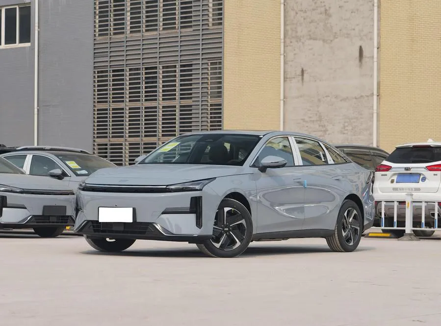 Geely Galaxy L6 GalaxyL6 2024 125km PLUS Dragon Edition — photo 1
