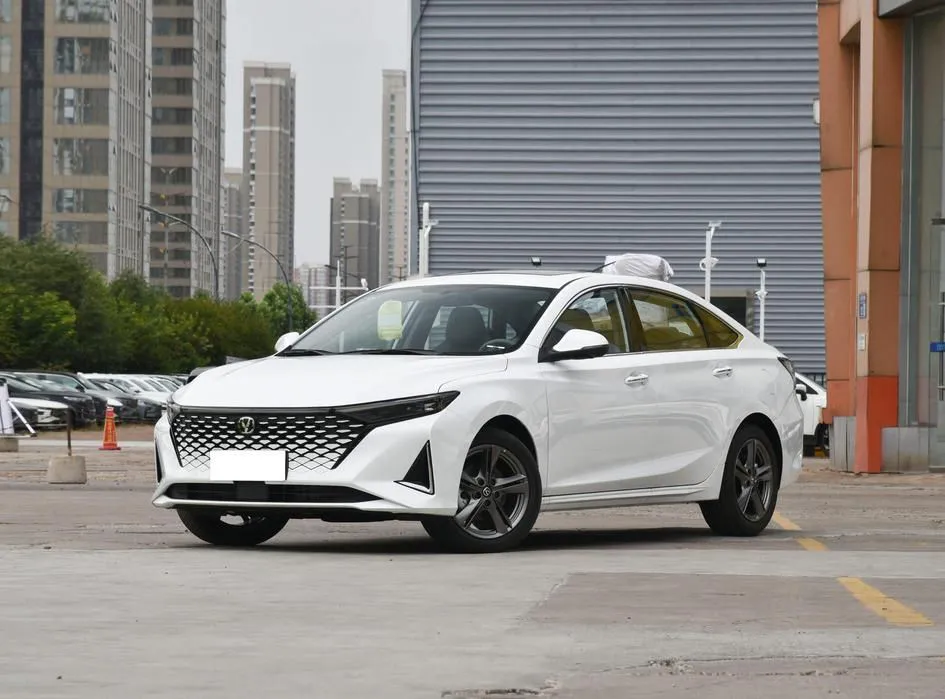 Changan Raeton Plus Raeton Plus 2024 1.5T DCT Smart Edition — photo 1
