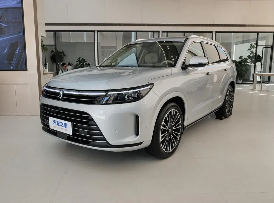 AITO M7 M7 2024 1.5T four-wheel drive Plus version 5 seats — photo 1