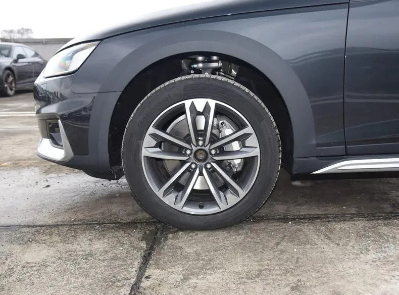 Audi A4 (imported) A4 Imported 2024 allroad quattro 45 TFSI — Voir la photo 6