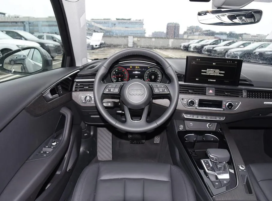 Audi A4 (imported) A4 Imported 2024 allroad quattro 45 TFSI — Voir la photo 3
