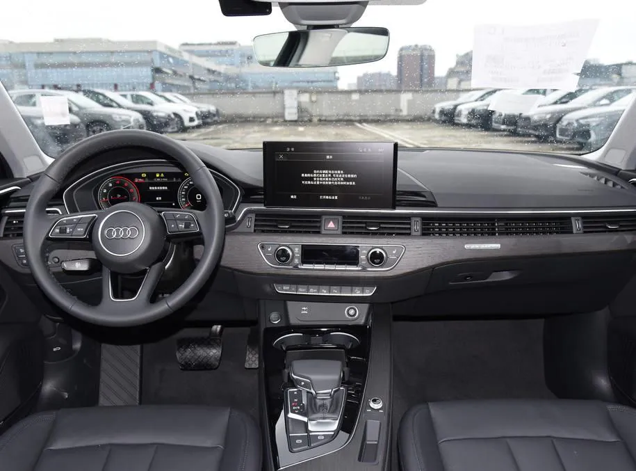 Audi A4 (imported) A4 Imported 2024 allroad quattro 45 TFSI — Voir la photo 4