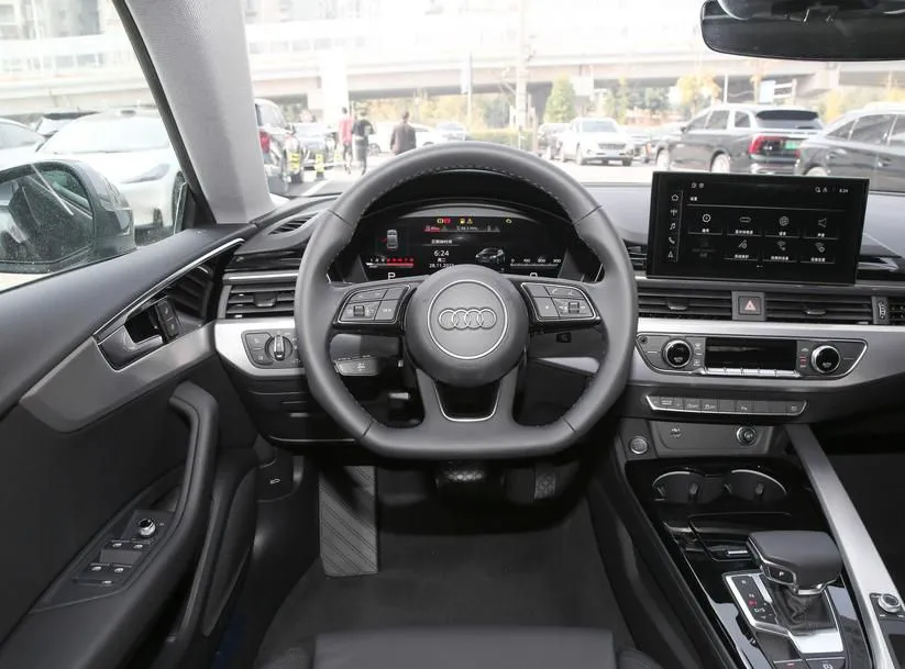 Audi A5 A5 Imported 2024 Sportback 40 TFSI Stylish Dynamic Model — Voir la photo 3