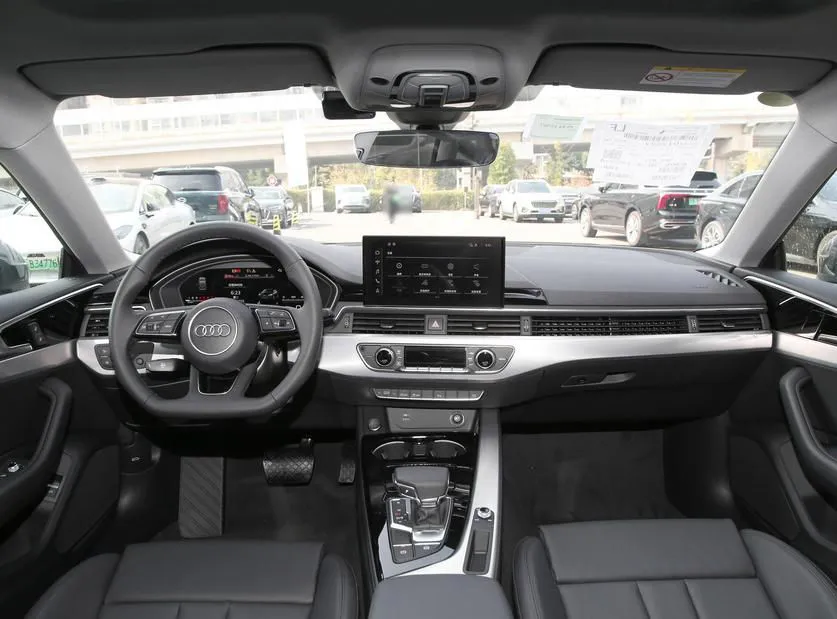 Audi A5 A5 Imported 2024 Sportback 40 TFSI Stylish Dynamic Model — Voir la photo 2