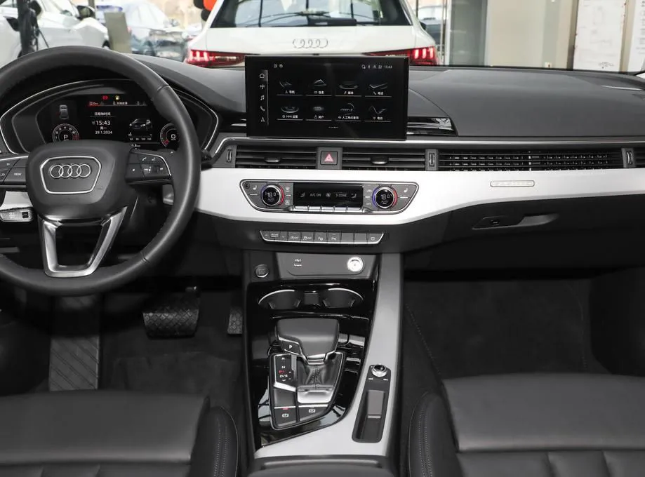 Audi A5 A5 Imported 2024 Sportback 45 TFSI quattro Selected Dynamic Edition — عرض الصورة 4