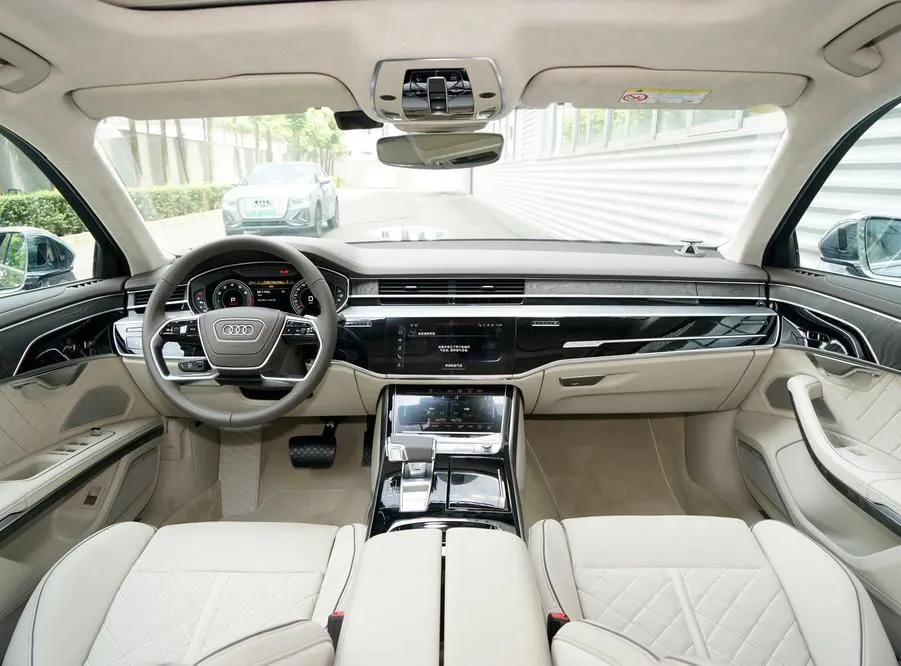 Audi A8 A8 2024 A8L Horch Founder Edition 55TFSI — عرض الصورة 2