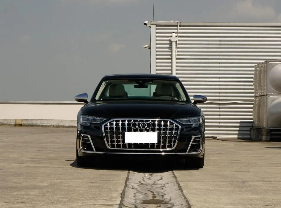Audi A8 A8 2024 A8L Horch Founder Edition 55TFSI — عرض الصورة 5
