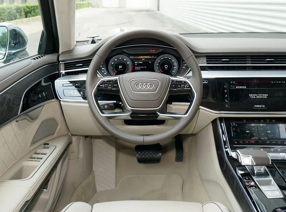 Audi A8 A8 2024 A8L Horch Founder Edition 55TFSI — عرض الصورة 3
