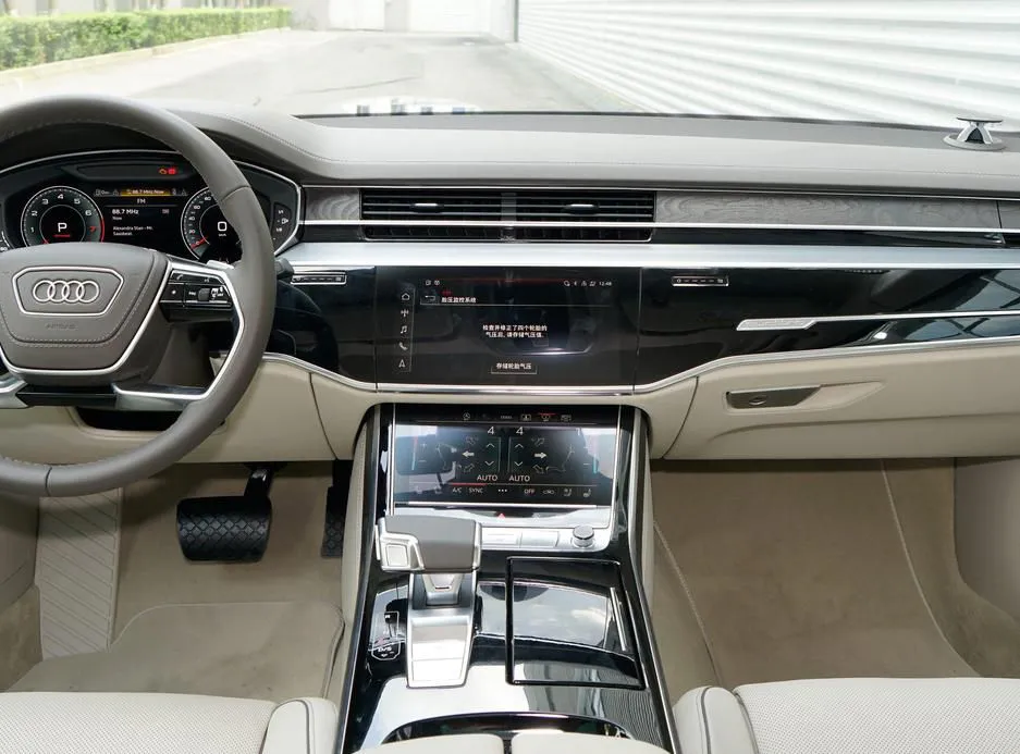 Audi A8 A8 2024 A8L Horch Founder Edition 55TFSI — عرض الصورة 4