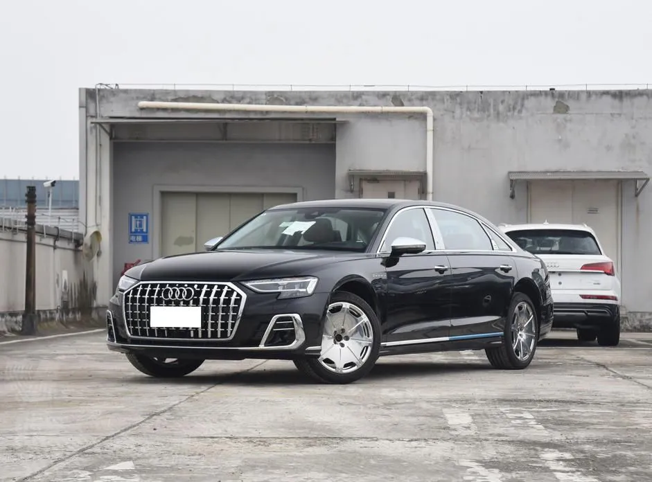Audi Audi A8 — أبيض / رمادي / أسود / فضي