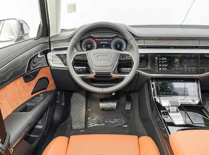 Audi A8 A8 2024 A8L Horch Founder's Edition Classic — Voir la photo 3