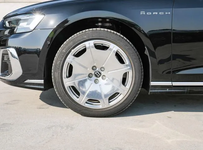 Audi A8 A8 2024 A8L Horch Founder's Edition Classic — Voir la photo 6