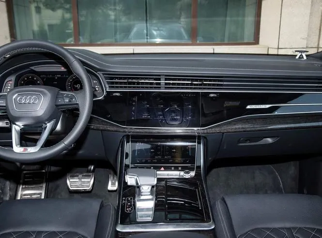 Audi Q8 Q8 2024 55 TFSI Premium Dynamic Edition — Ver foto 4