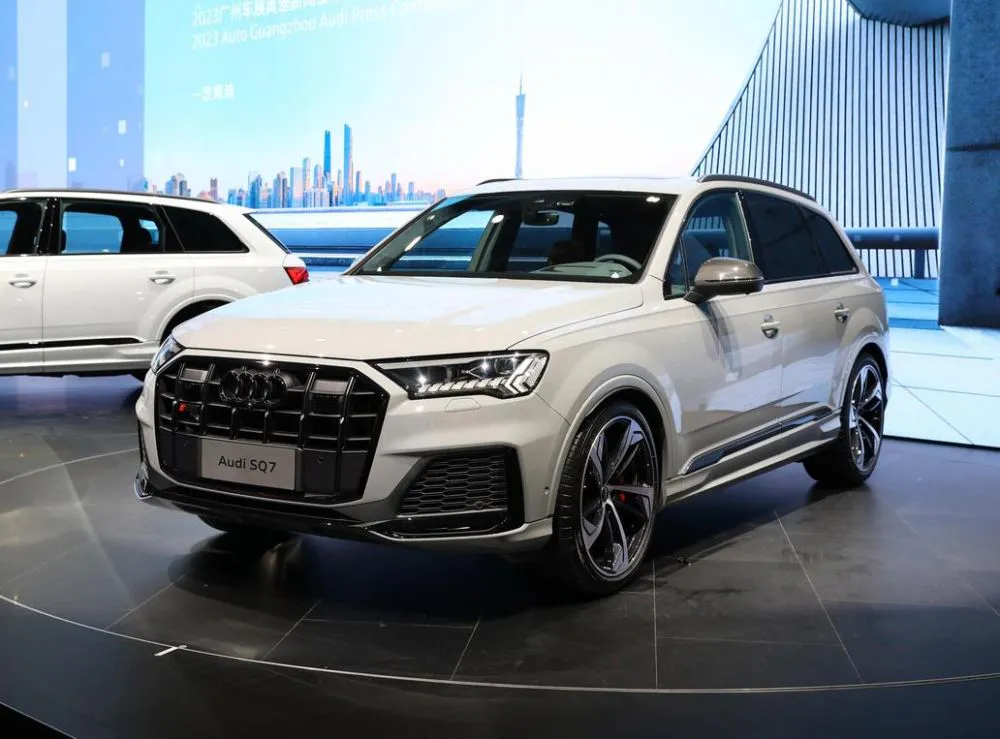 Audi Audi SQ7 — أبيض / رمادي / أسود