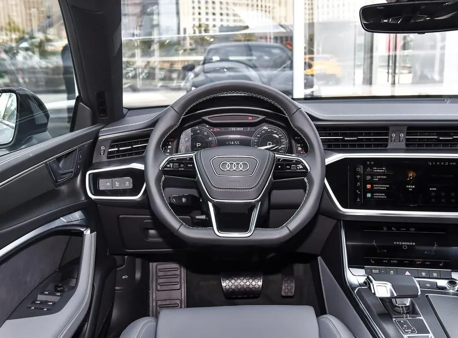Audi A7L A7L 2024 45 TFSI quattro RS package racing version — View photo 3