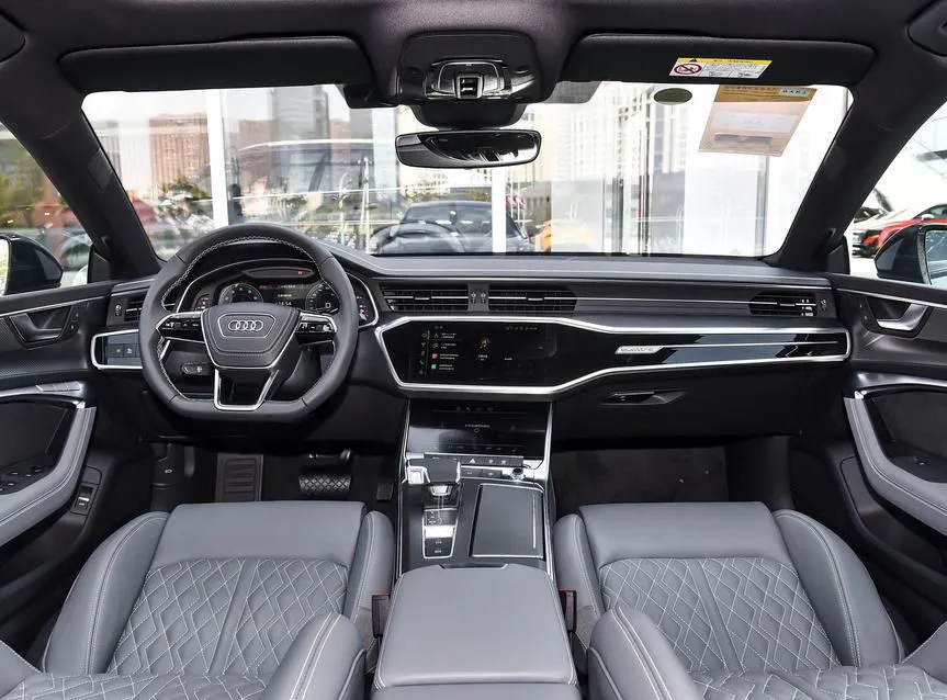 Audi A7L A7L 2024 45 TFSI quattro RS package racing version — View photo 2